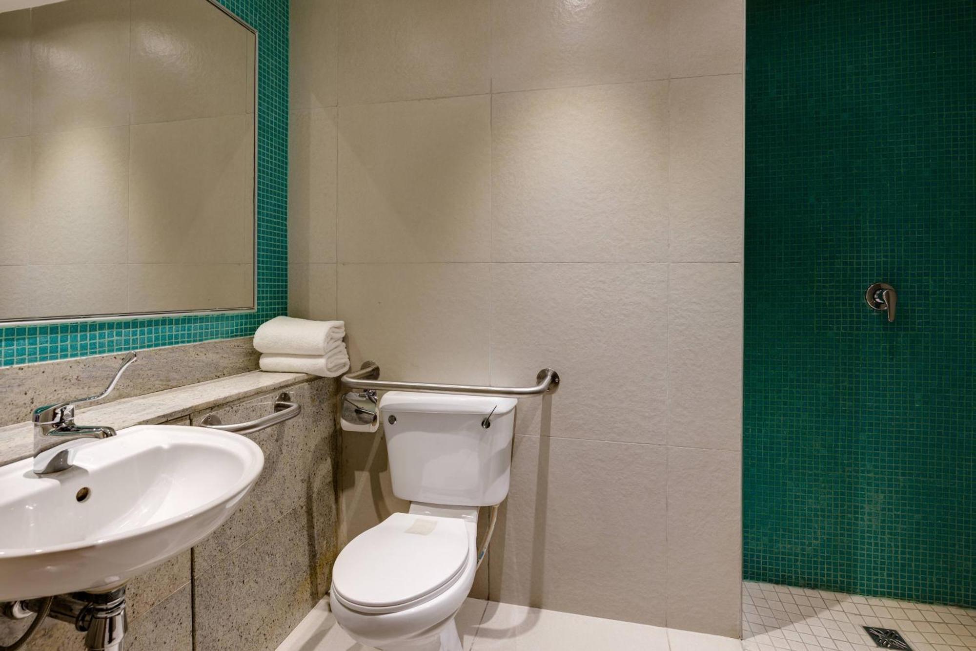 Protea Hotel By Marriott Benin City Select Emotan Exteriér fotografie